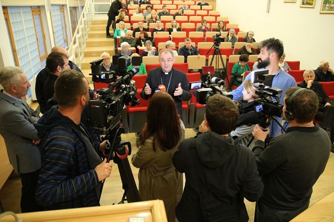 Četvrti susret u ciklusu okruglih stolova: „Mediji kao prostor (in)formiranja: prilika za navještaj“